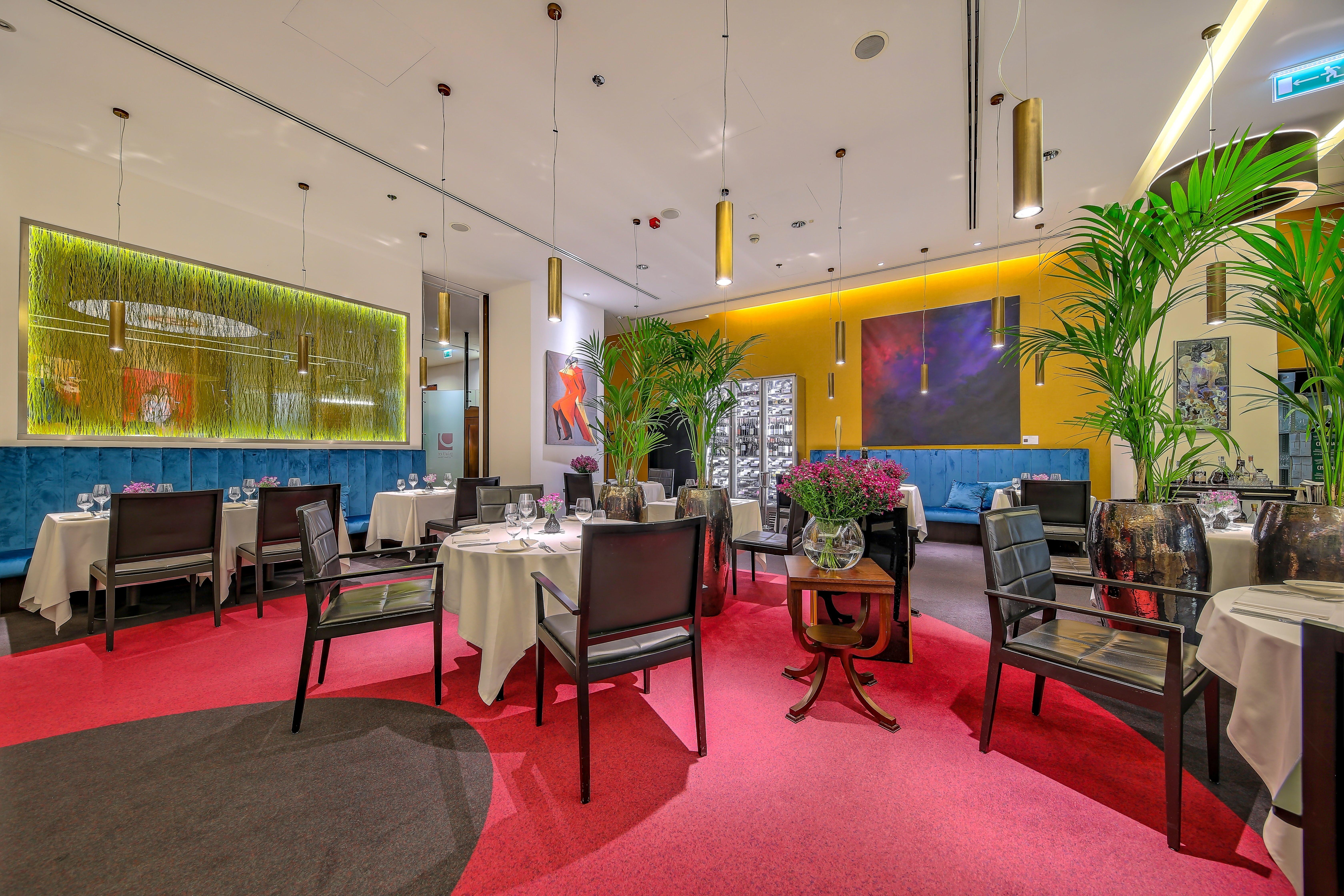 Hotel Intercontinental Warszawa By Ihg Exterior foto The interior of the restaurant