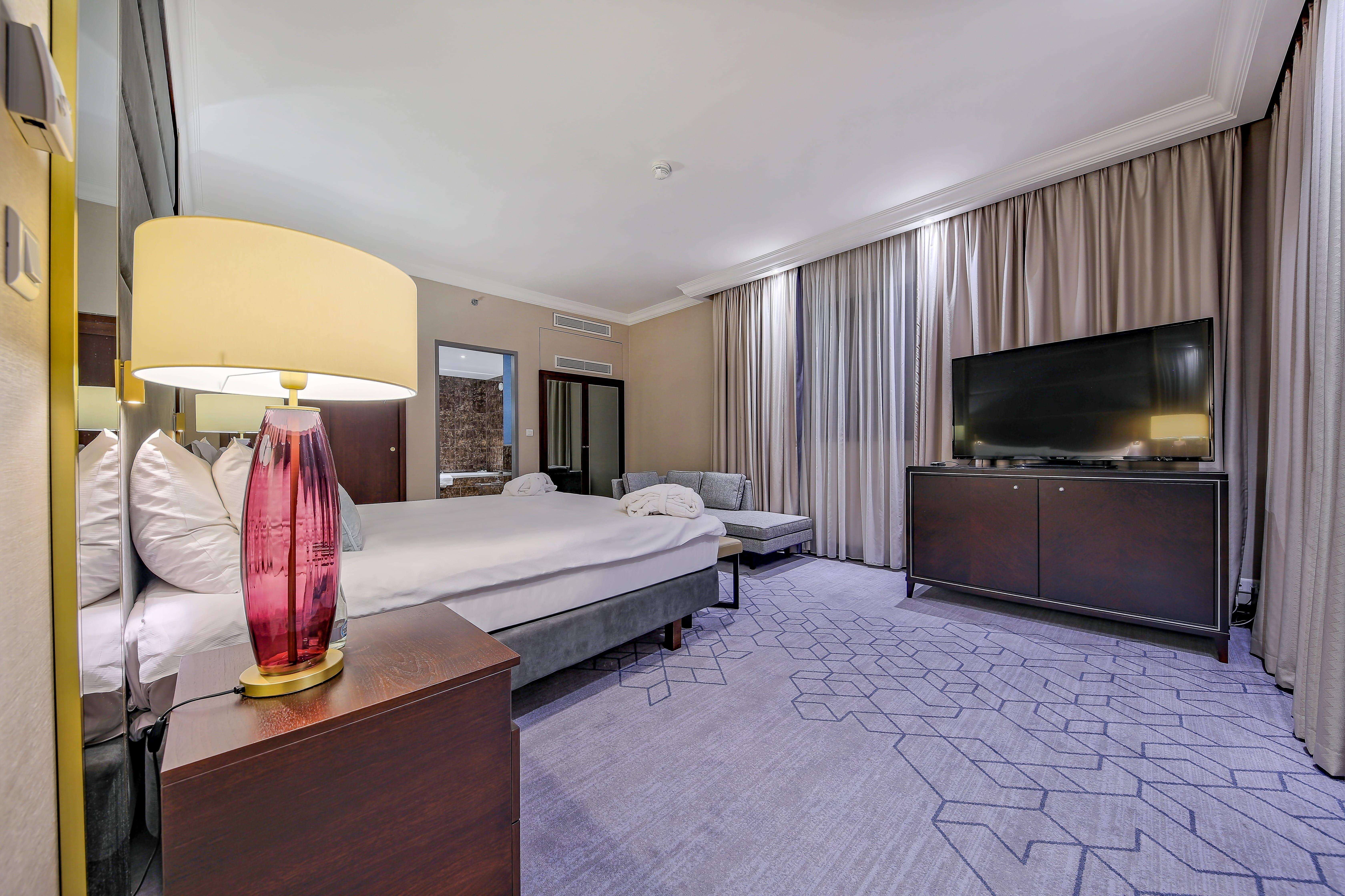 Hotel Intercontinental Warszawa By Ihg Exterior foto A room at the hotel