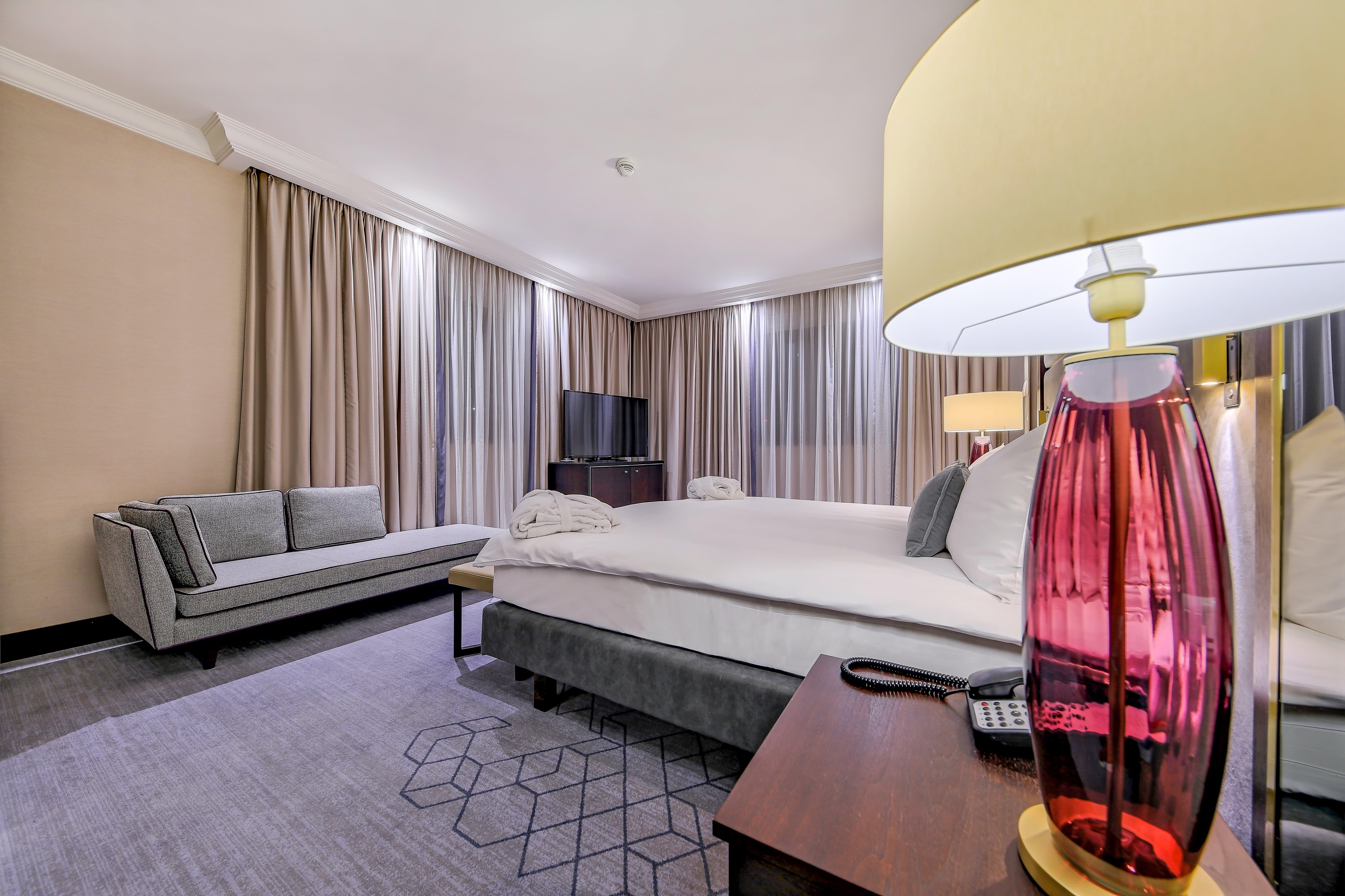 Hotel Intercontinental Warszawa By Ihg Exterior foto A room at the hotel