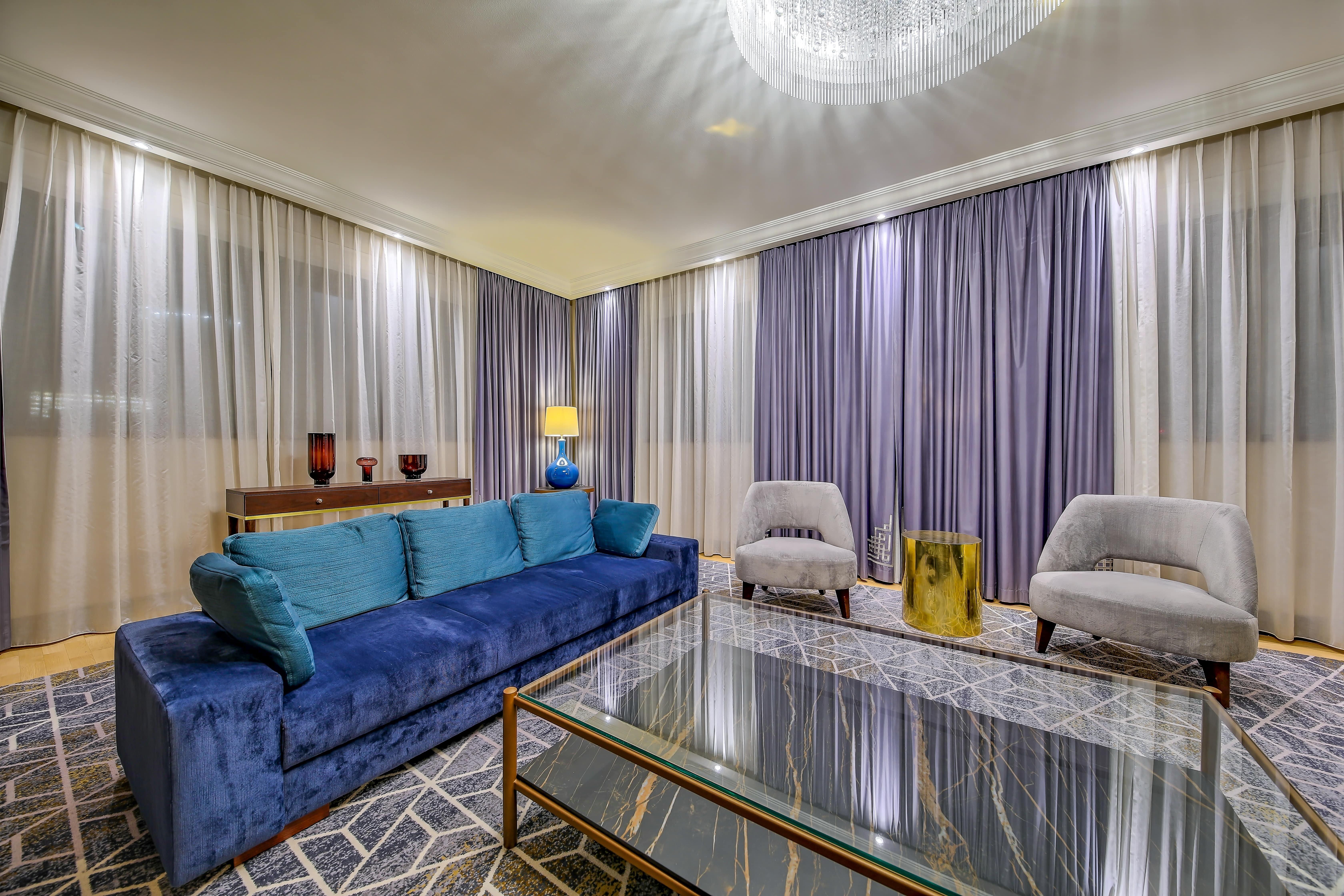 Hotel Intercontinental Warszawa By Ihg Exterior foto The living room of the suite
